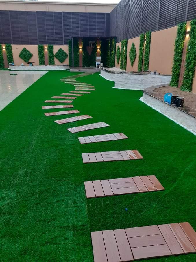 تركيب عشب صناعي بحائل