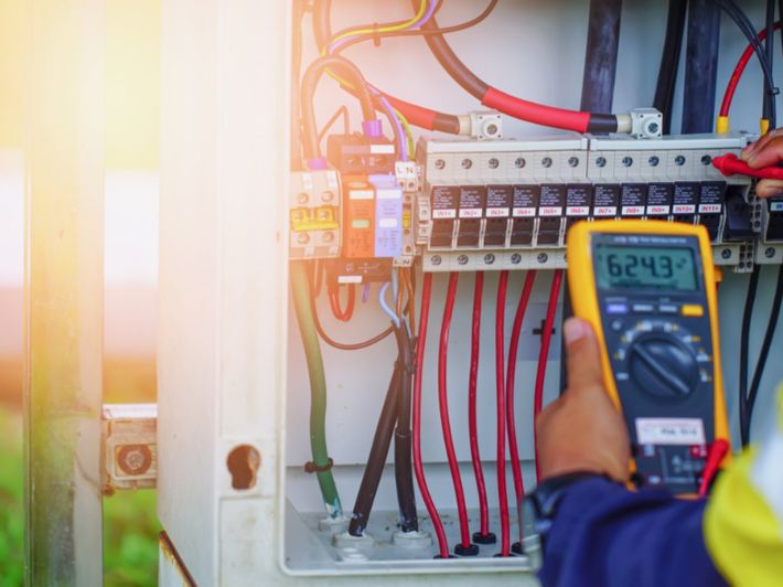 كهربائي بحائل