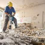 تكسير حجر بحائل