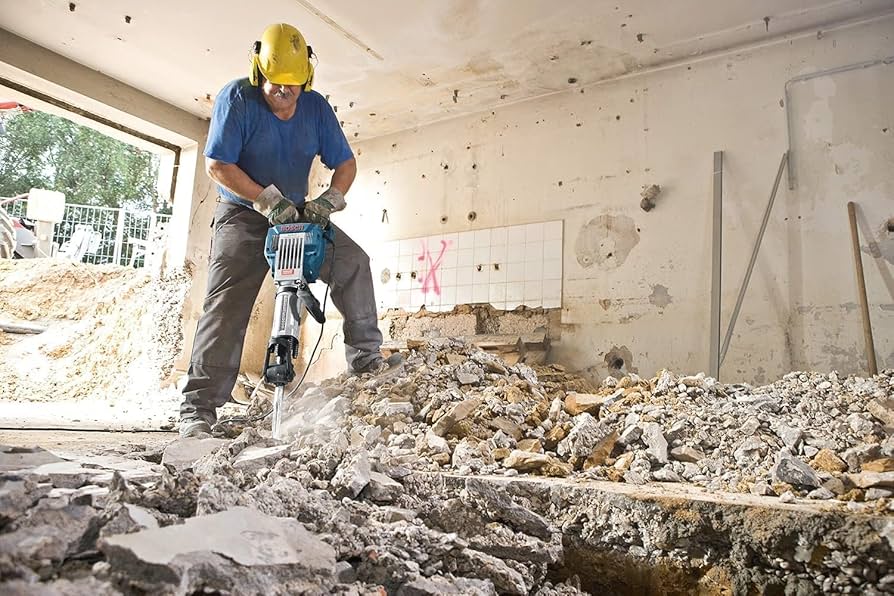 تكسير حجر بحائل